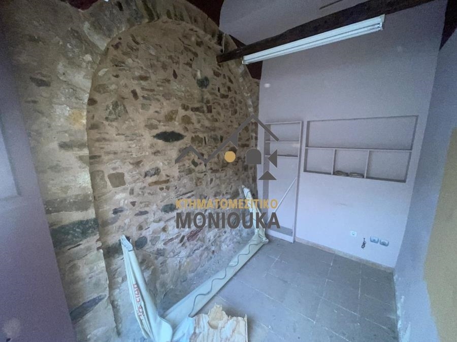 (zur Vermietung) Gewerbeimmobilien Geschäft || Chios/Chios - 10 m², 250€ 